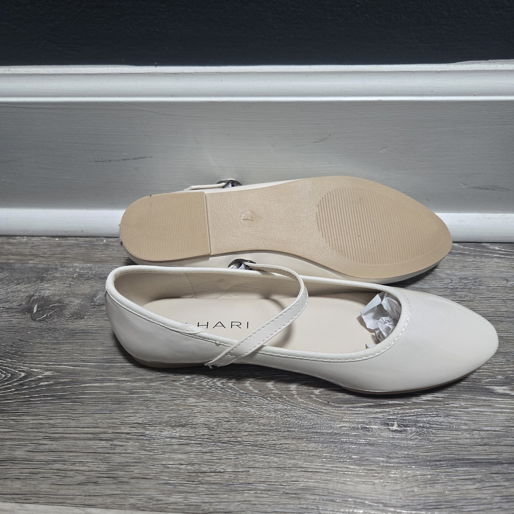 Tahari Vienna Ivory Patent Ballet Flats Size 7 - Picture 4 of 7